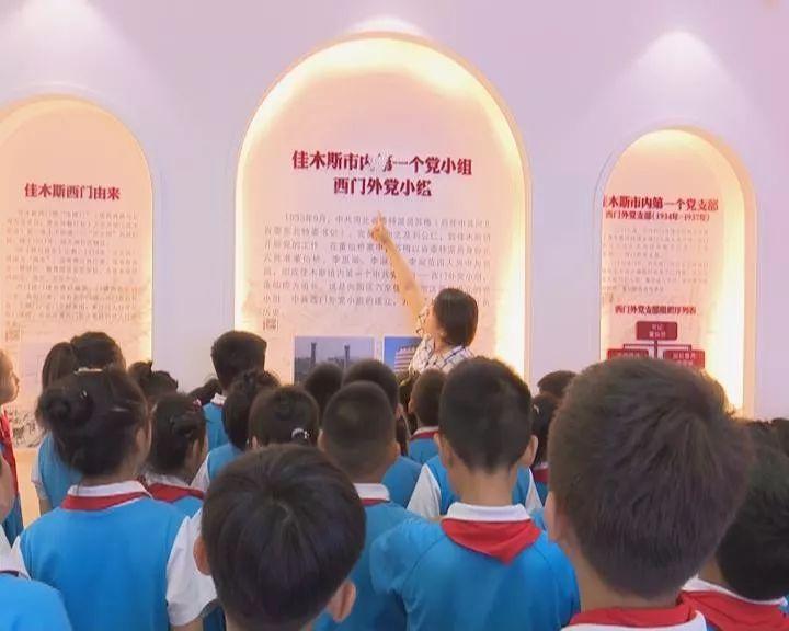 安徽长丰岗集镇：礼遇道德模范 传递暖心关怀